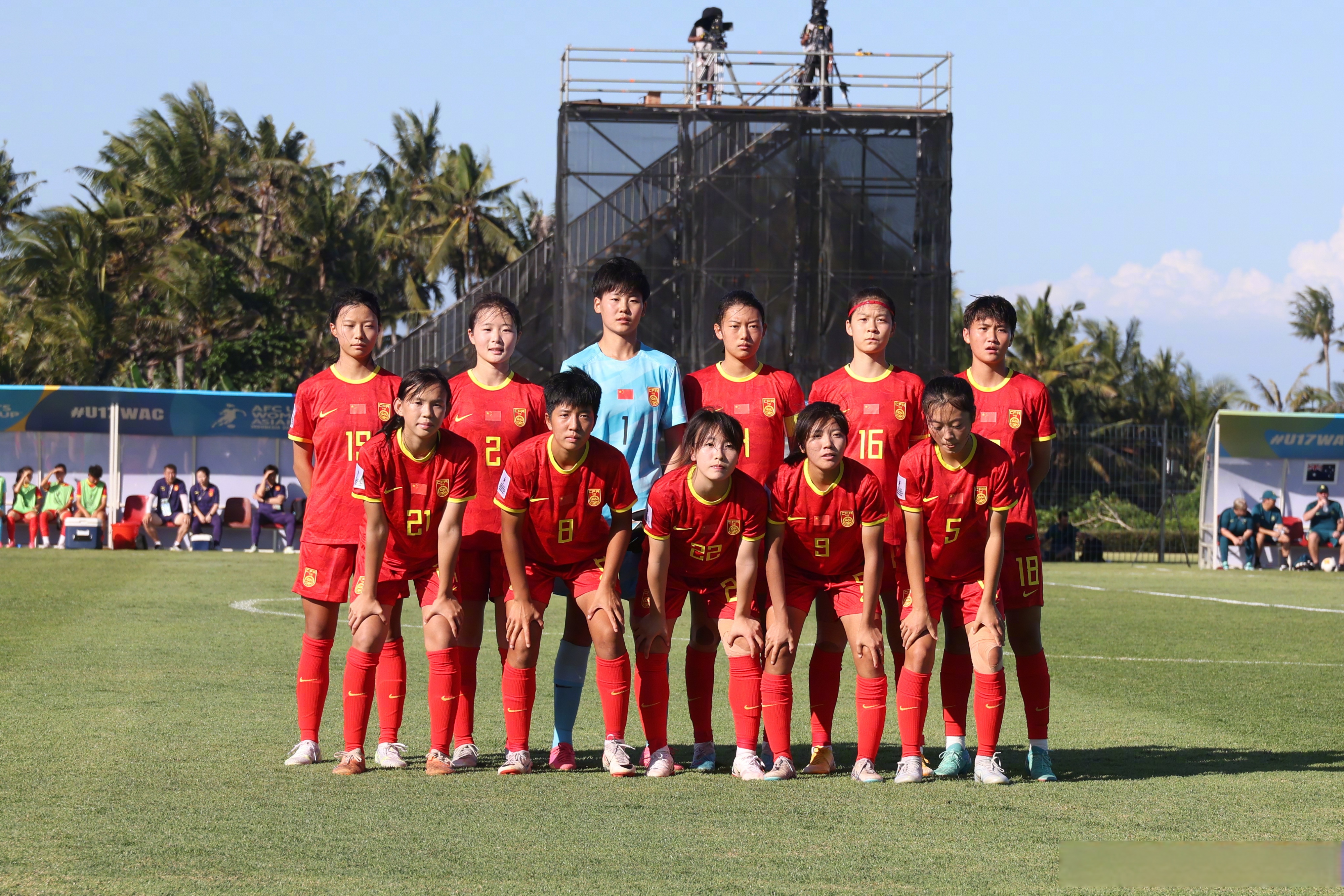 亚洲女足比赛中我国队赢得掌声