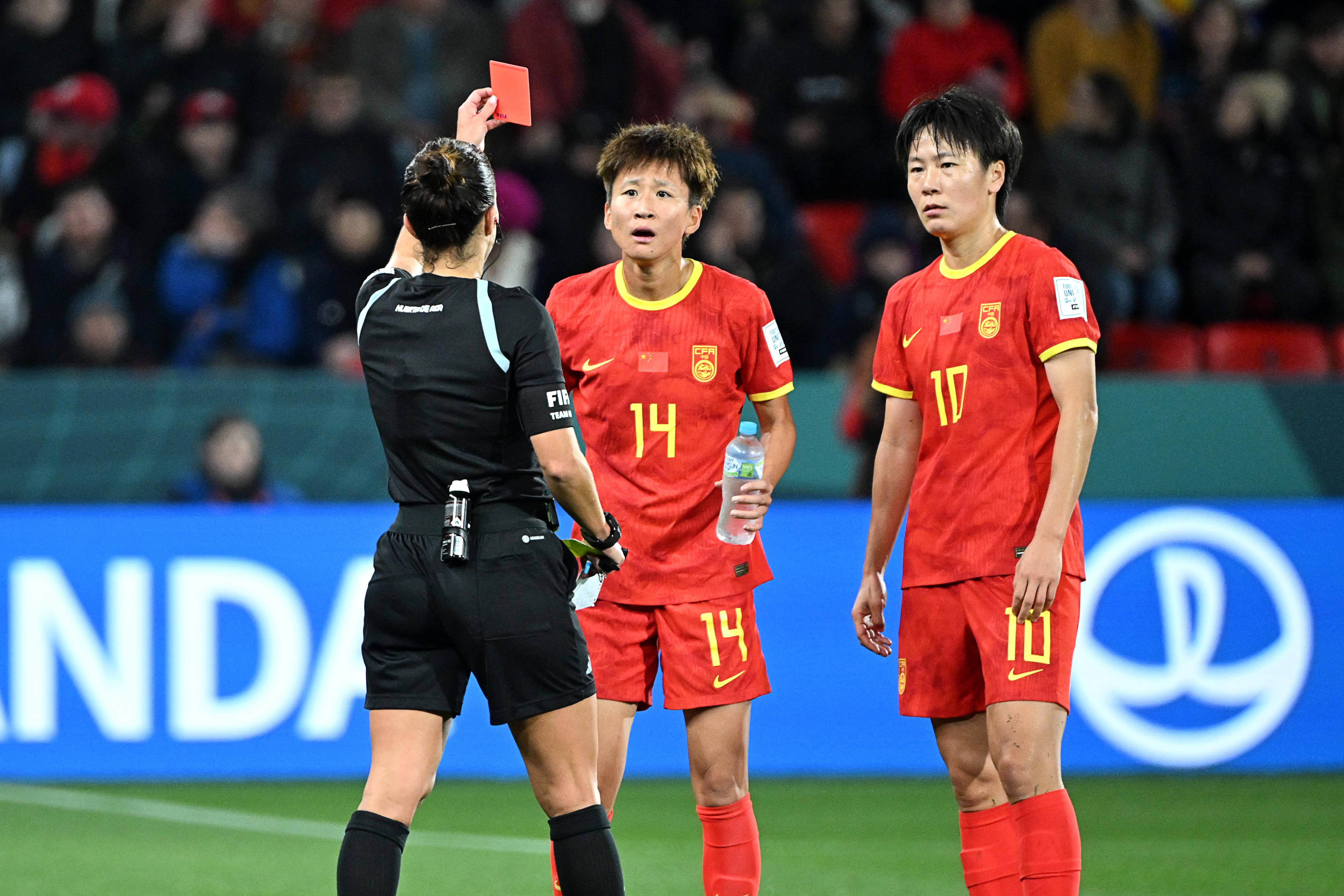 女足比拼中，中国队员们表现出强大实力
